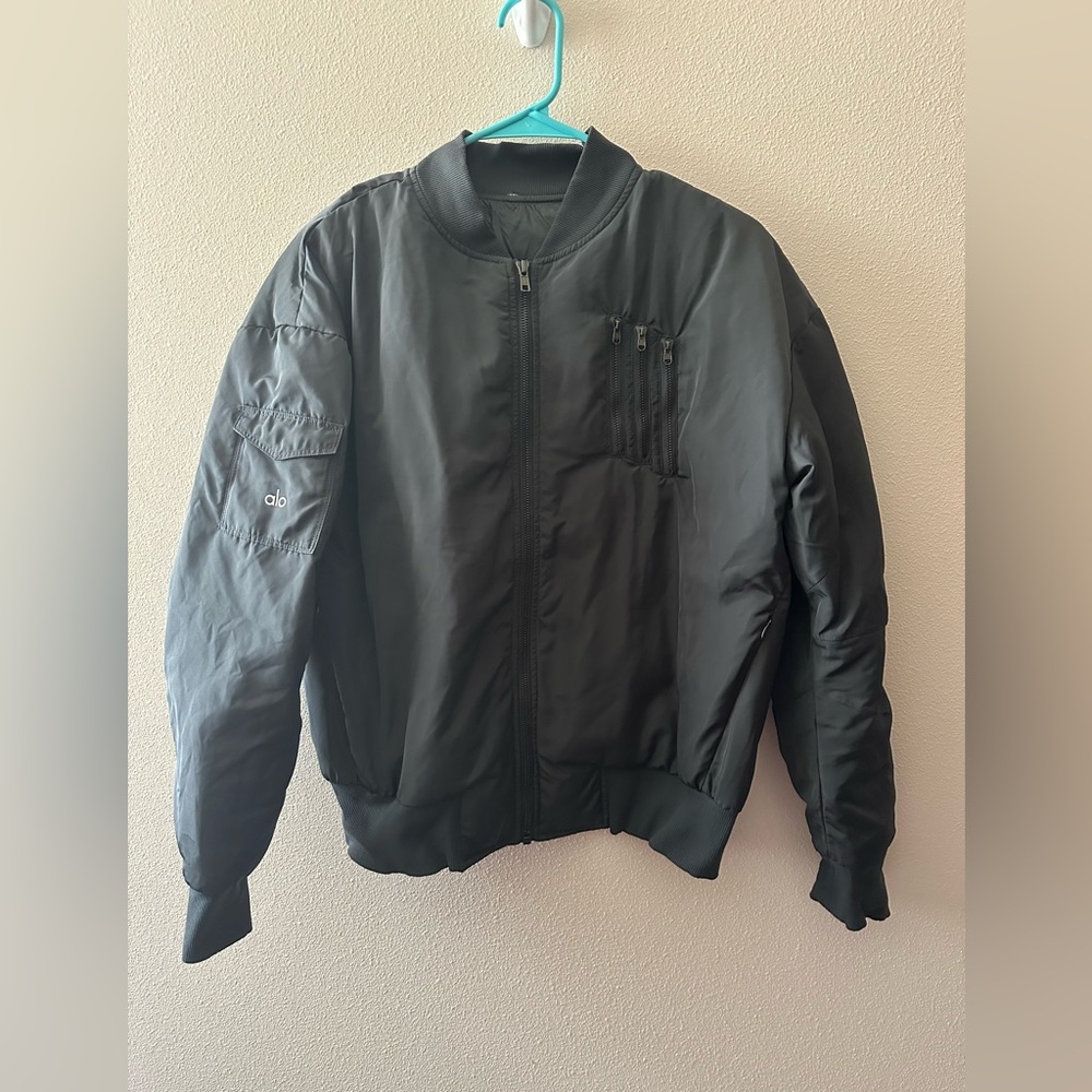 ALO Yoga Squad Jacket (Grey)
Bomber jacket 
Fits like a medium - Picture 4 of 9